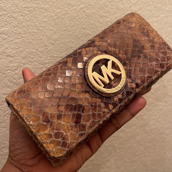 Michael Kors Wallet, please check all pictures for condition - Picture 12 of 16